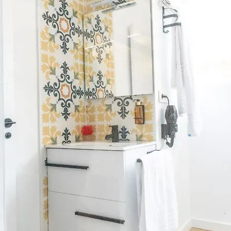 Bocairenthomes, En Pleno Centro De Bocairent, Con Pequena Piscina Y Parking Privado